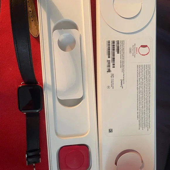 Apple IWatch Red Aluminum - Picture 5 of 7